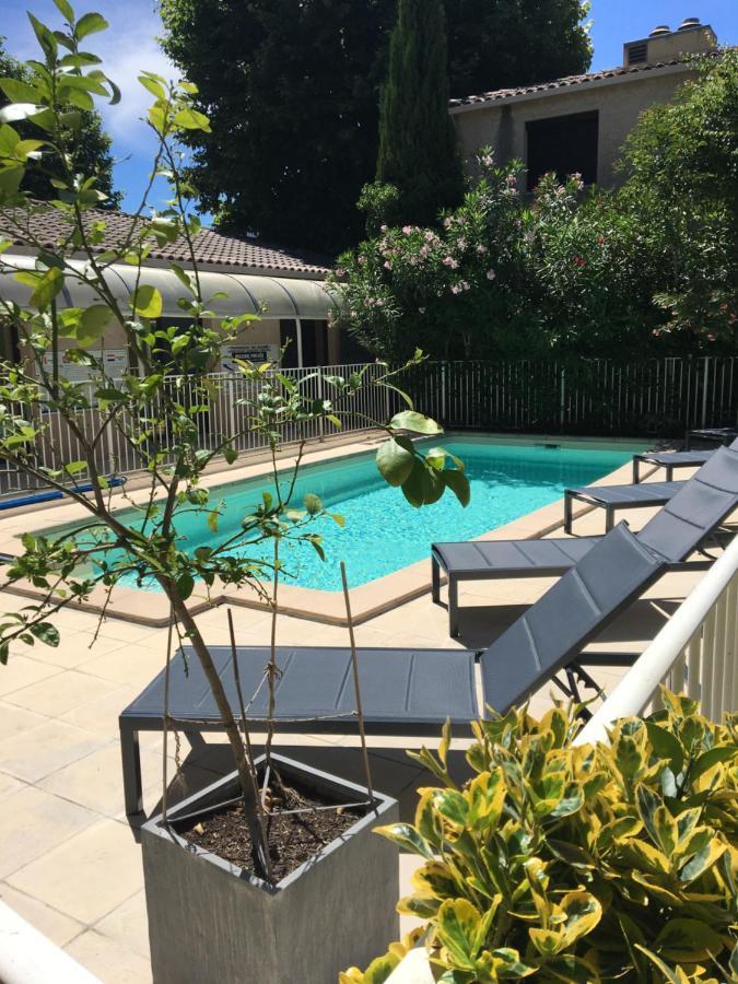 Hotel Cantosorgue LʼIsle-sur-la-Sorgue Екстериор снимка