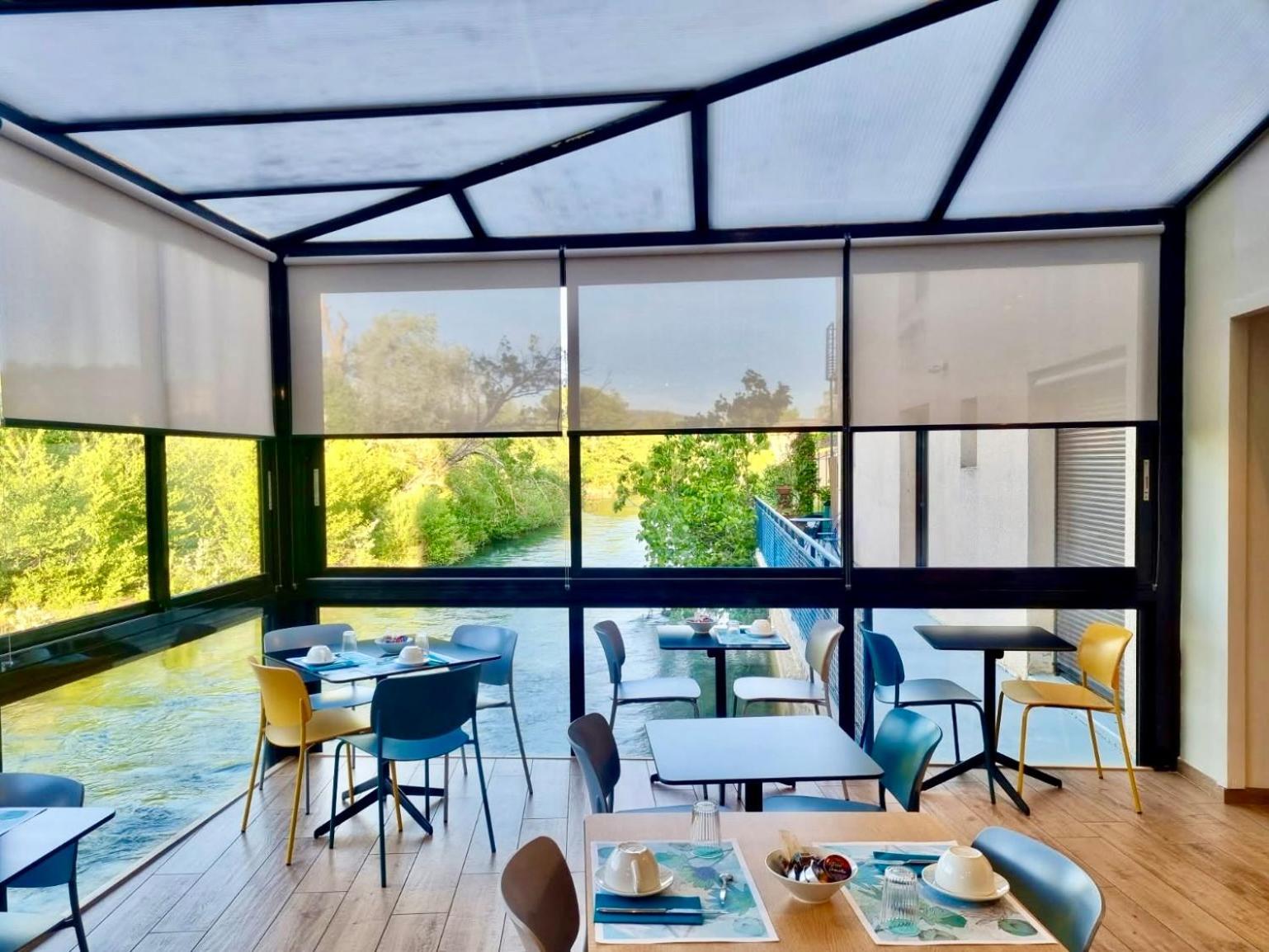 Hotel Cantosorgue LʼIsle-sur-la-Sorgue Екстериор снимка